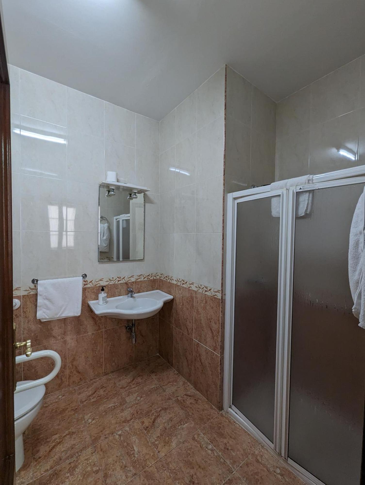 Pension Ciudad Navarro Ramos Granada Bagian luar foto